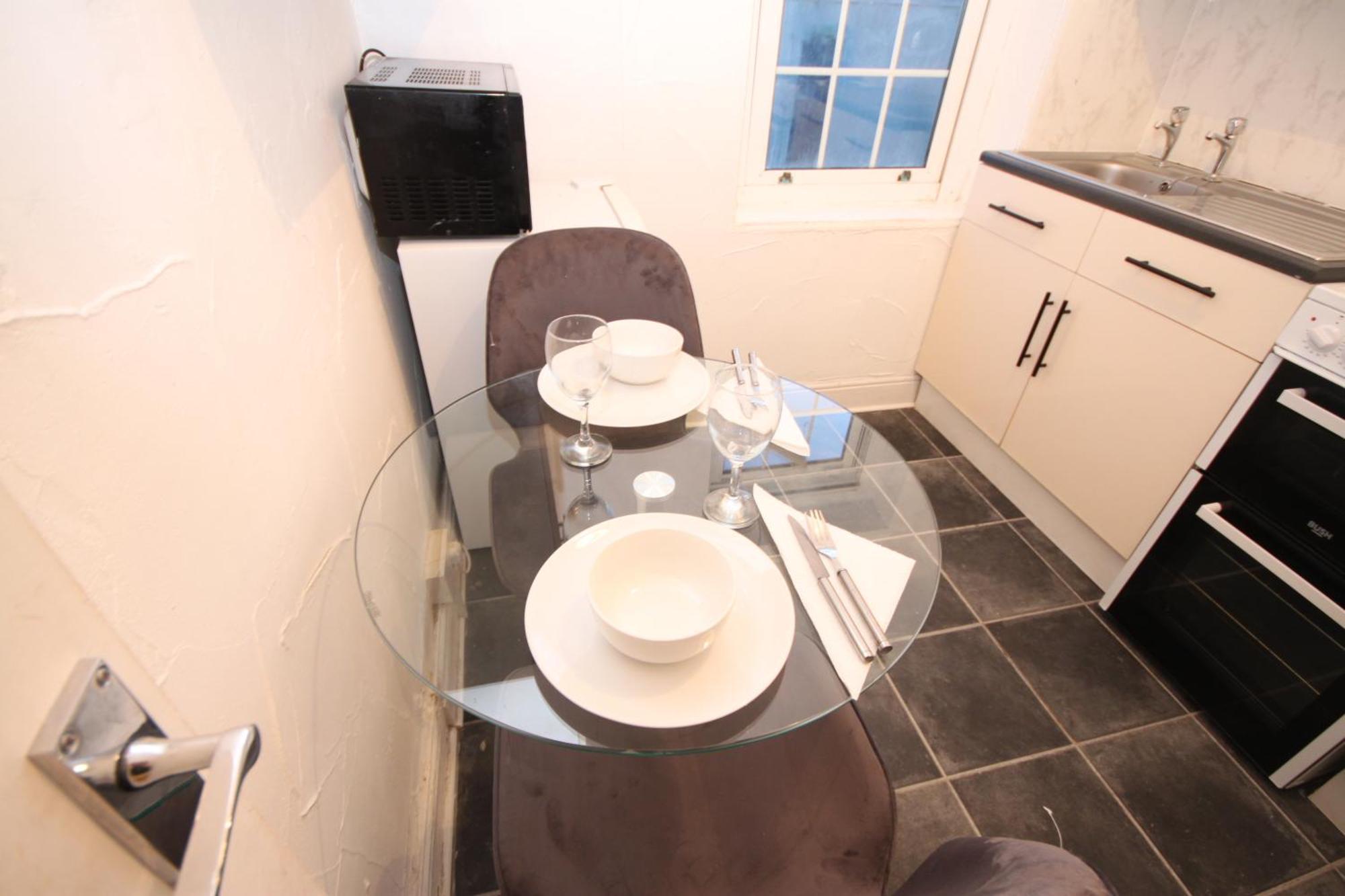 Barton Seaview, Self Catering Studio Apartments, Promenade & Central Beach Location, Families, Couples Or 23 Years Plus Only, Free Parking Blackpool Cameră foto