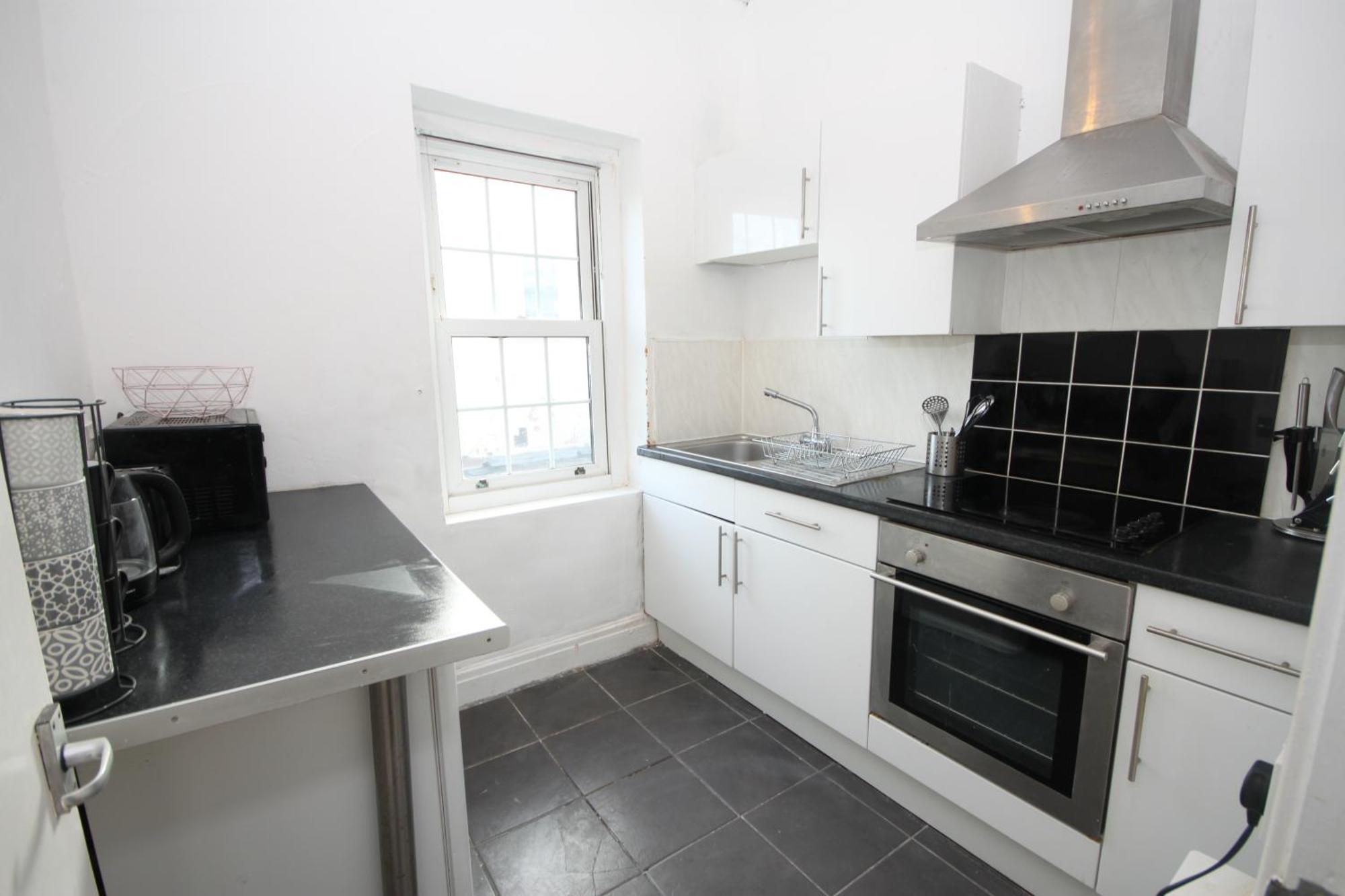Barton Seaview, Self Catering Studio Apartments, Promenade & Central Beach Location, Families, Couples Or 23 Years Plus Only, Free Parking Blackpool Cameră foto