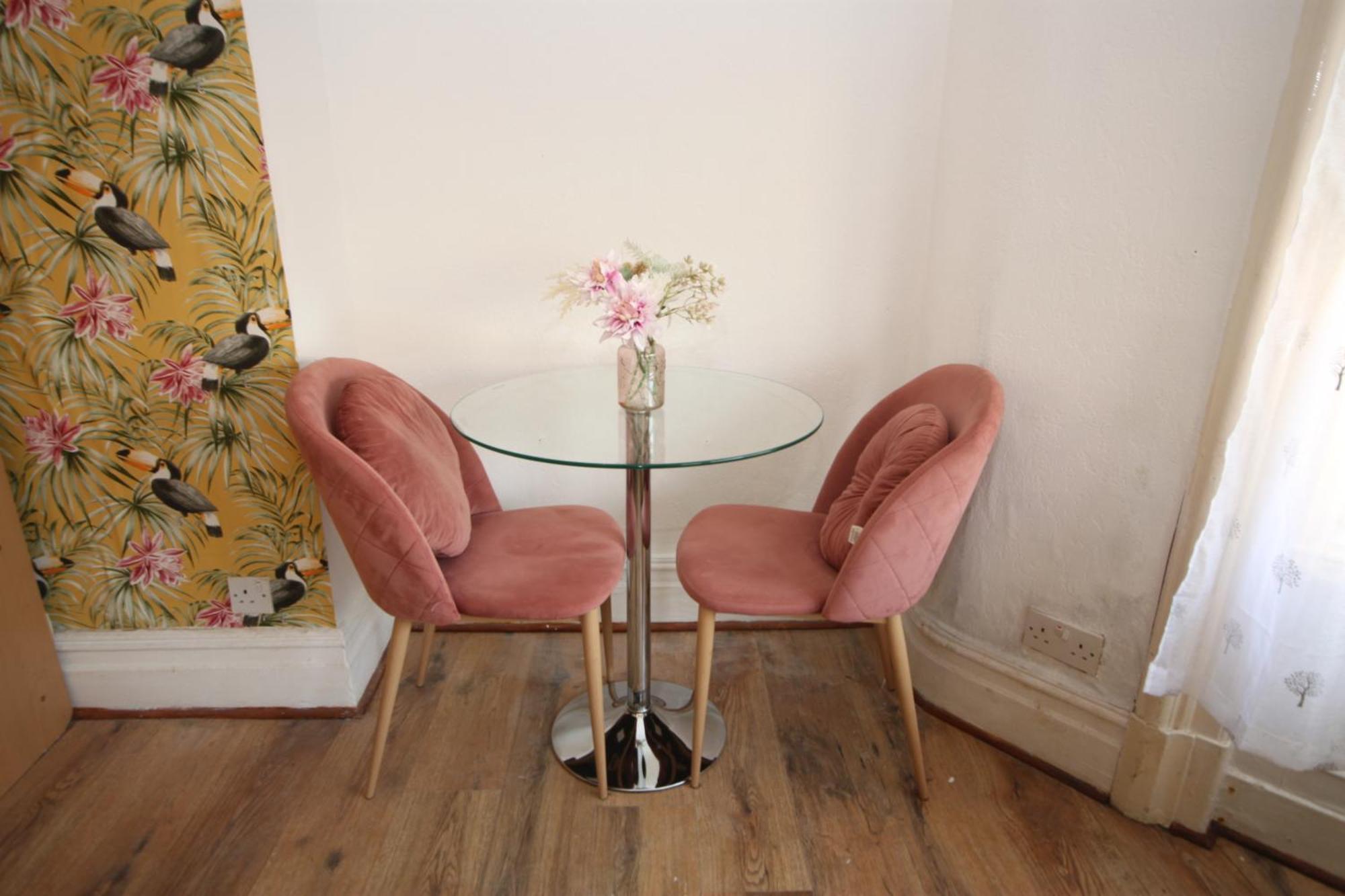 Barton Seaview, Self Catering Studio Apartments, Promenade & Central Beach Location, Families, Couples Or 23 Years Plus Only, Free Parking Blackpool Exterior foto