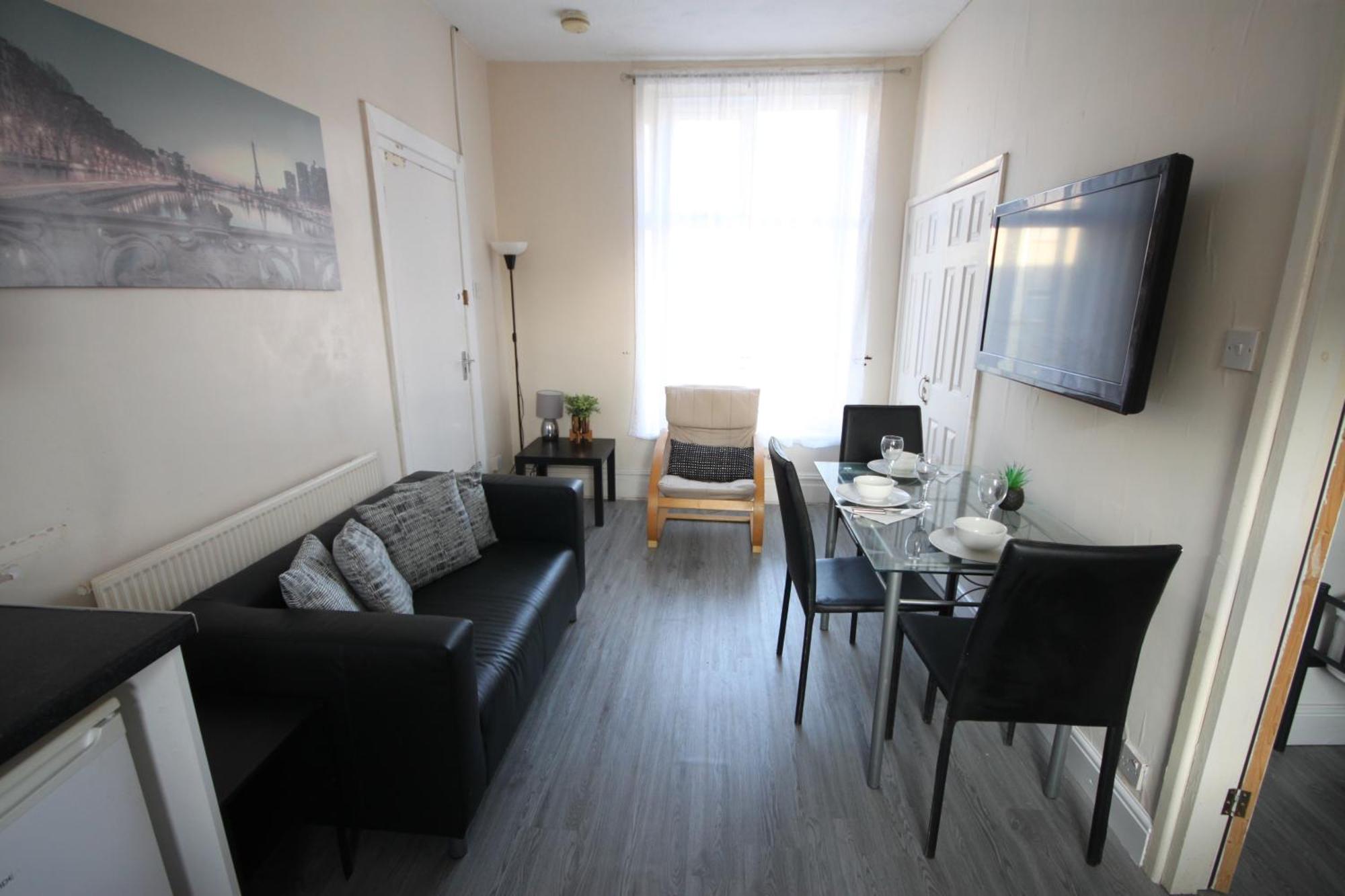 Barton Seaview, Self Catering Studio Apartments, Promenade & Central Beach Location, Families, Couples Or 23 Years Plus Only, Free Parking Blackpool Cameră foto