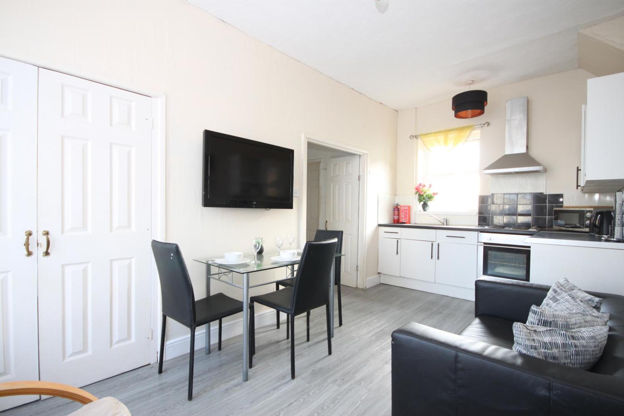 Barton Seaview, Self Catering Studio Apartments, Promenade & Central Beach Location, Families, Couples Or 23 Years Plus Only, Free Parking Blackpool Exterior foto