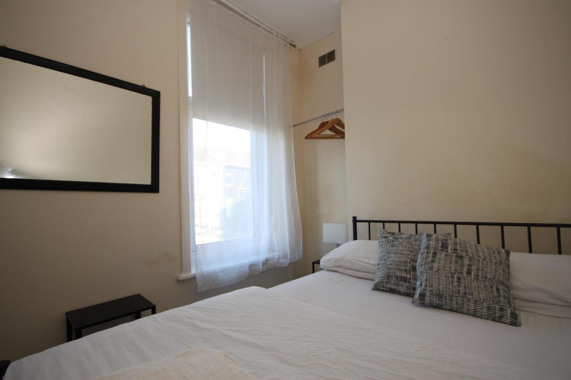 Barton Seaview, Self Catering Studio Apartments, Promenade & Central Beach Location, Families, Couples Or 23 Years Plus Only, Free Parking Blackpool Cameră foto