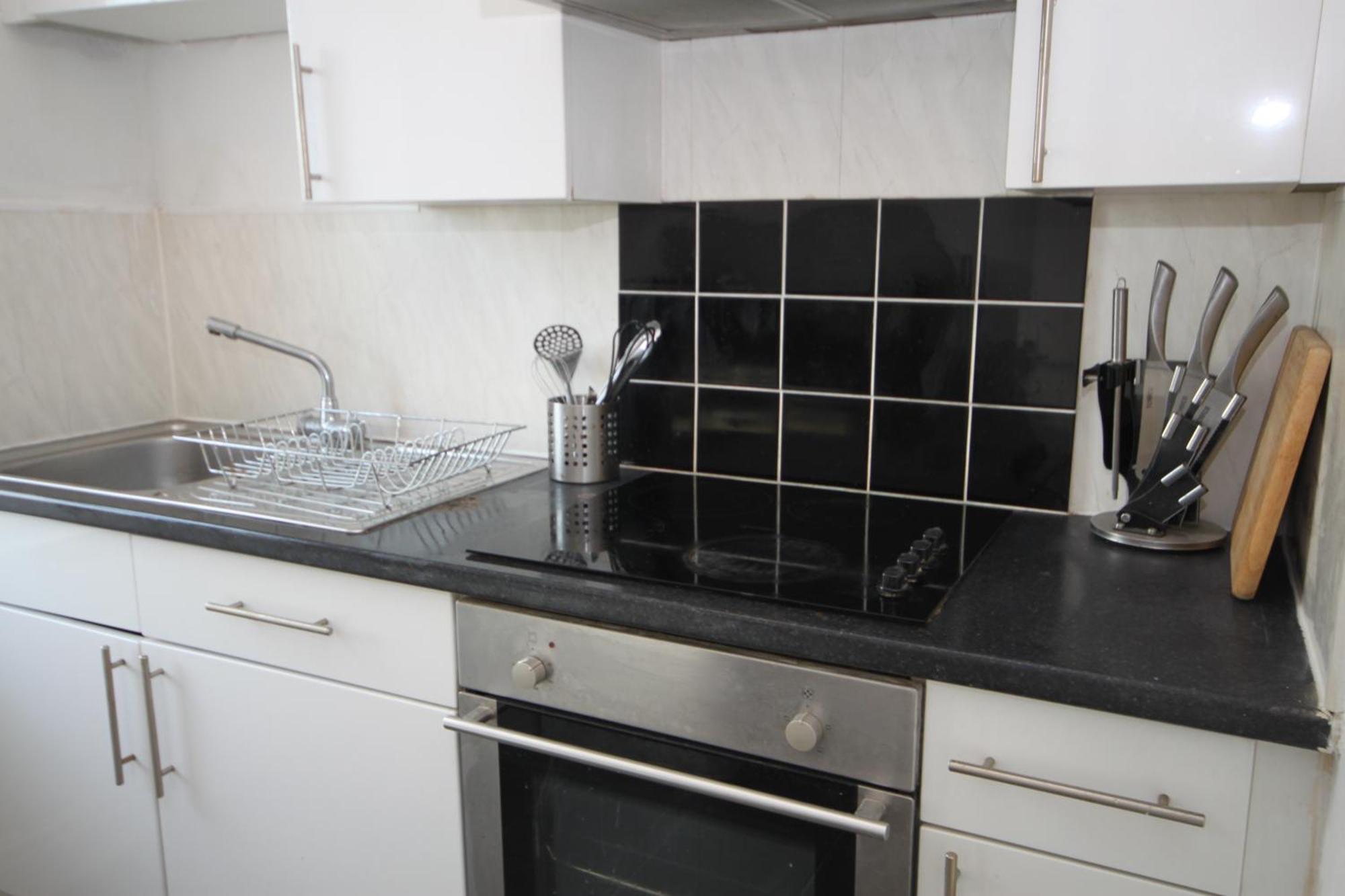 Barton Seaview, Self Catering Studio Apartments, Promenade & Central Beach Location, Families, Couples Or 23 Years Plus Only, Free Parking Blackpool Exterior foto