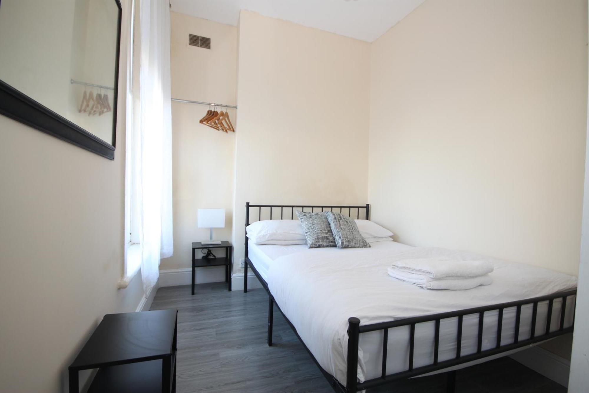 Barton Seaview, Self Catering Studio Apartments, Promenade & Central Beach Location, Families, Couples Or 23 Years Plus Only, Free Parking Blackpool Cameră foto