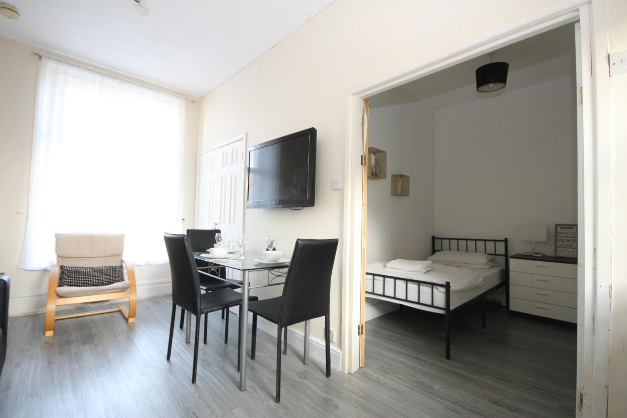 Barton Seaview, Self Catering Studio Apartments, Promenade & Central Beach Location, Families, Couples Or 23 Years Plus Only, Free Parking Blackpool Exterior foto